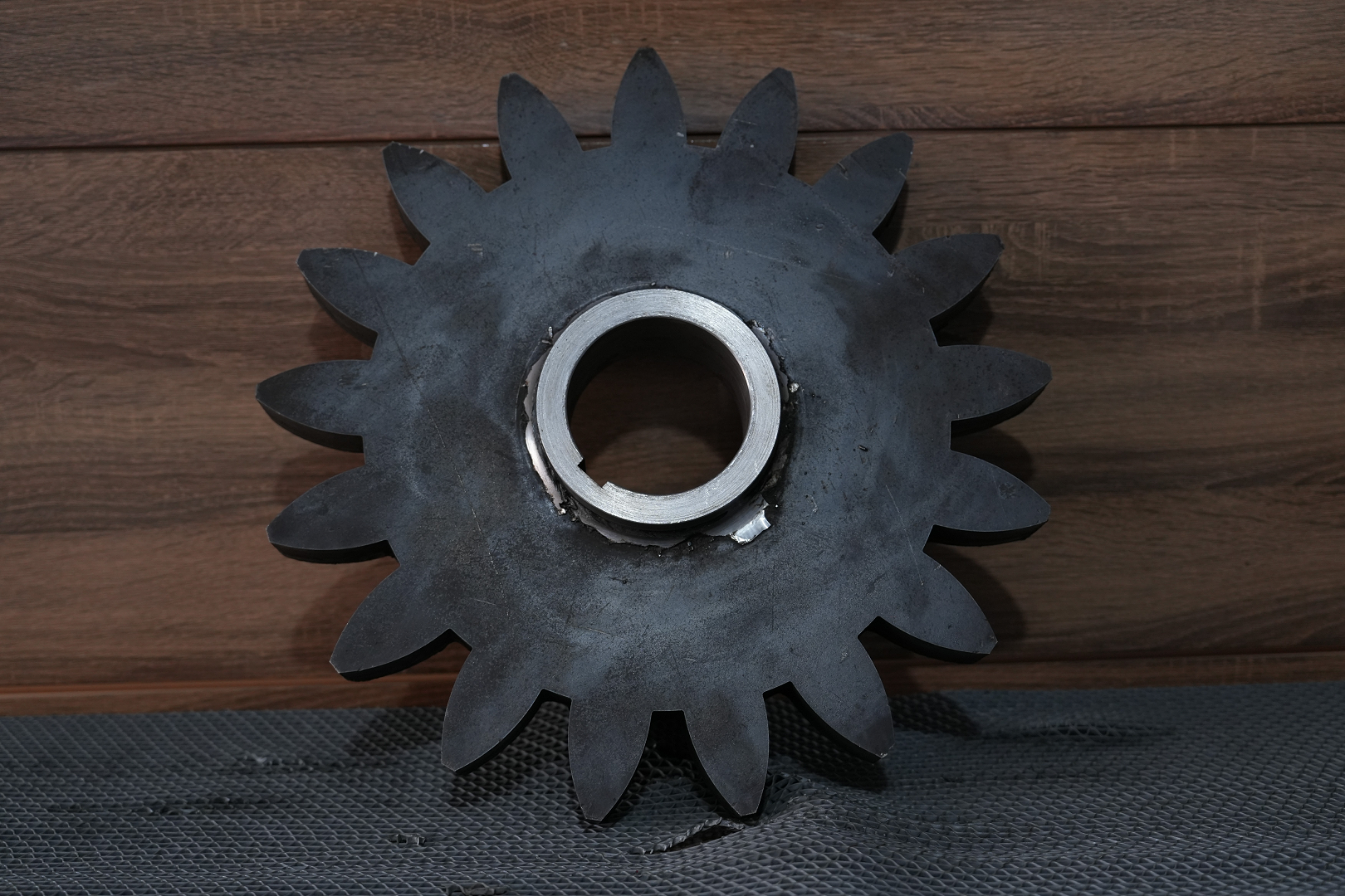 Xinzhe's Large Gear for Strip Cutting Machine Launchs with Enhanced Wear Resistance